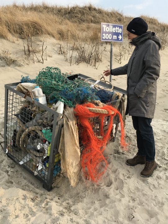Plastikmüll sammeln Strand